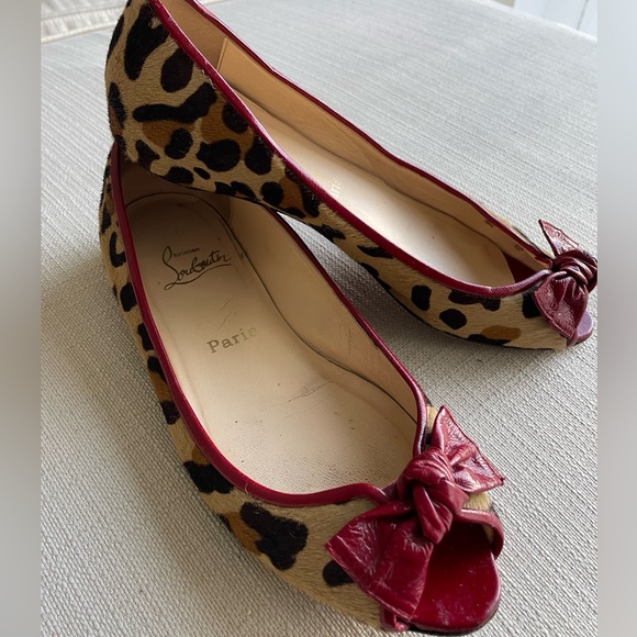 Macadam ødemark prins Christian Louboutin | Shoes | Christian Louboutin Peep Toe Bow Flats  Leopard Print Pony Hair Size 39 | Poshmark